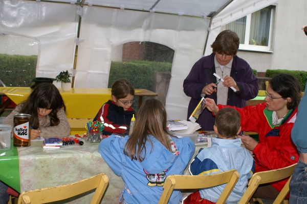 Bastelaktion im Kinderbereich